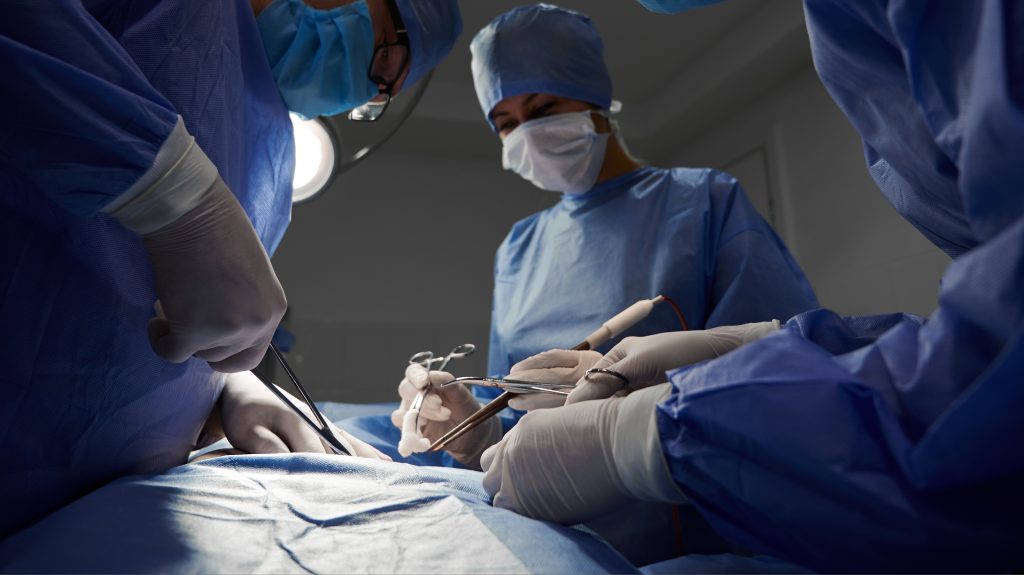 surgeons using medical sponge